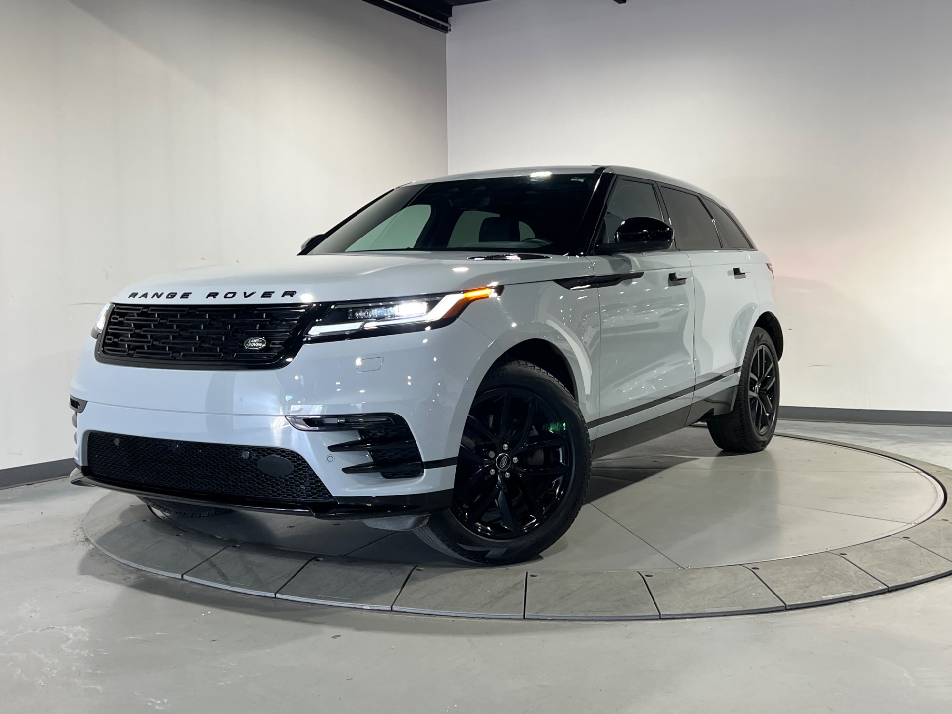 Land Rover Range Rover Velar P250 SE DYNAMIC AWD